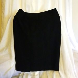 Womens sz 6 Black lined skirt